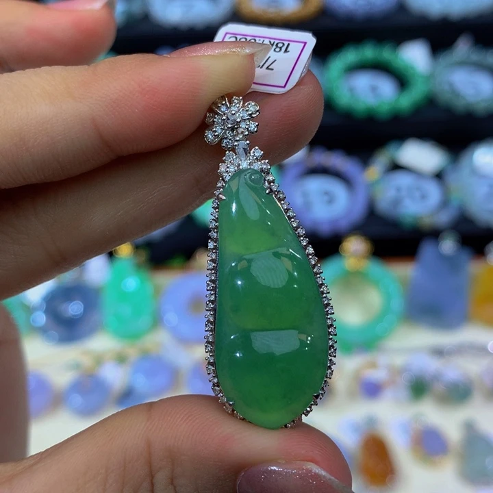 翡翠18K金镶嵌颈饰翡翠