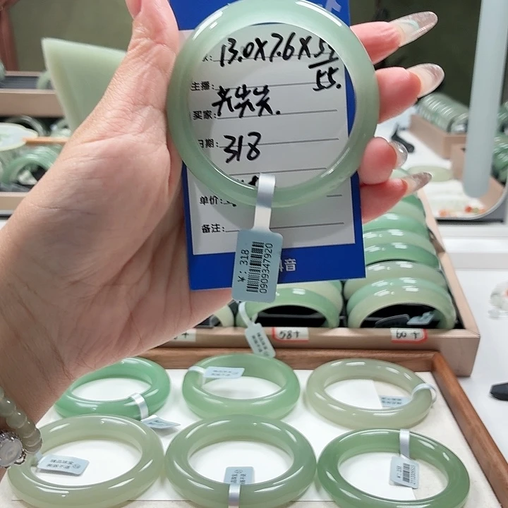 你***的未镶嵌手镯石英岩玉