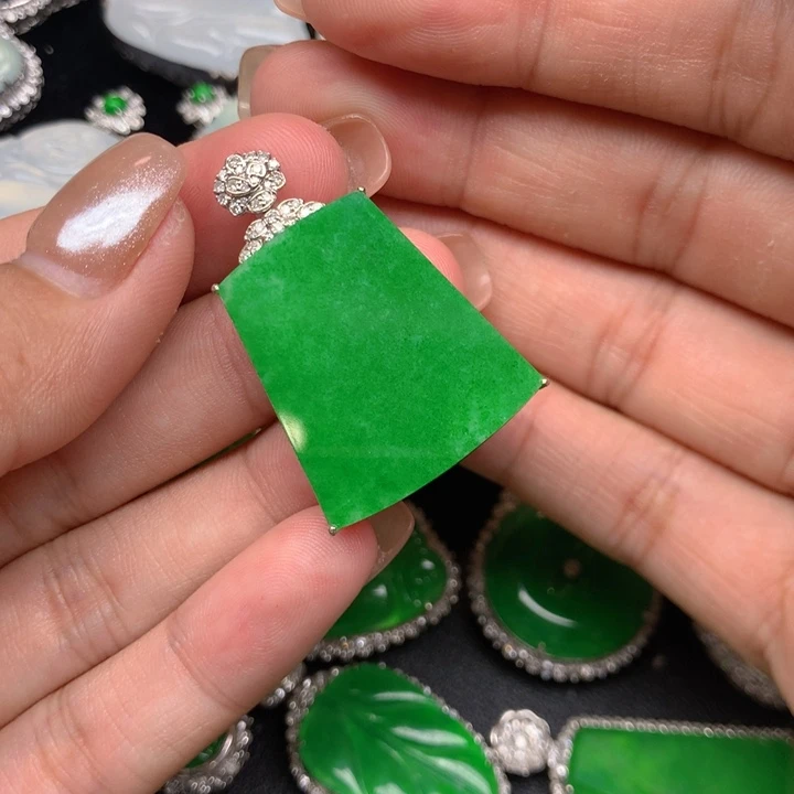 翡翠18K金镶嵌吊坠(不含链)