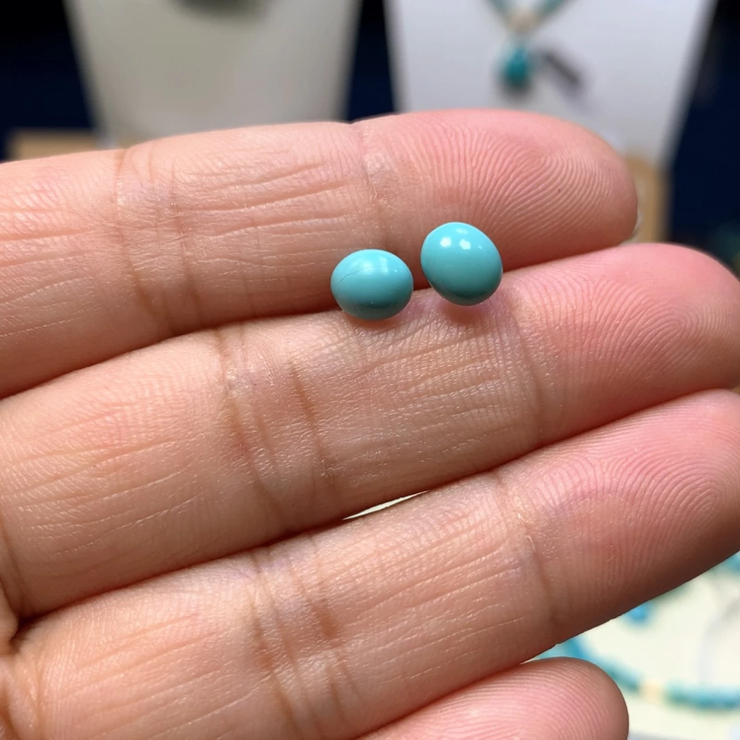 18K金镶嵌绿松石耳钉