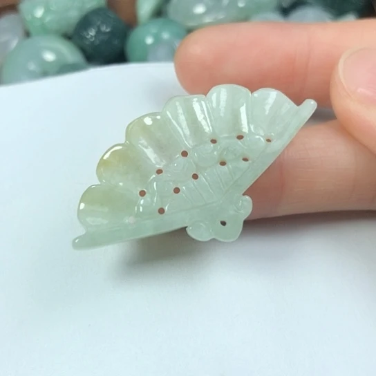 翡翠未镶嵌颈饰缅甸A货，每天下午1点半开播