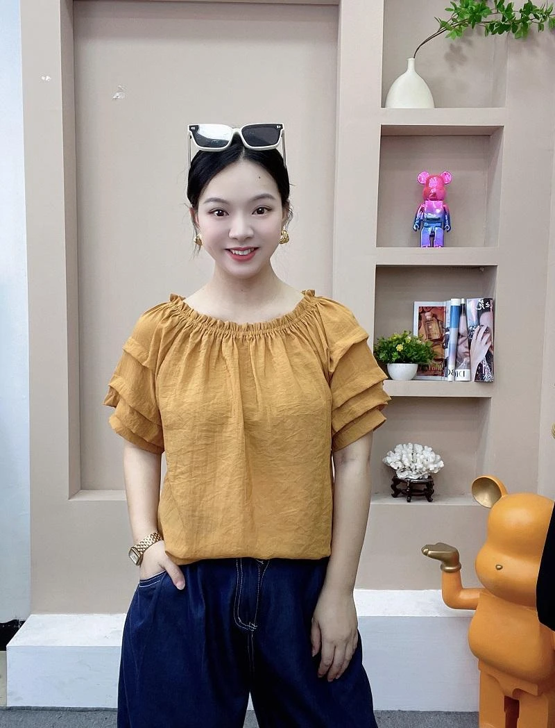 圆领五分袖设计感泡泡袖上衣女夏季宽松型褶皱堆堆袖纯色轻薄小衫