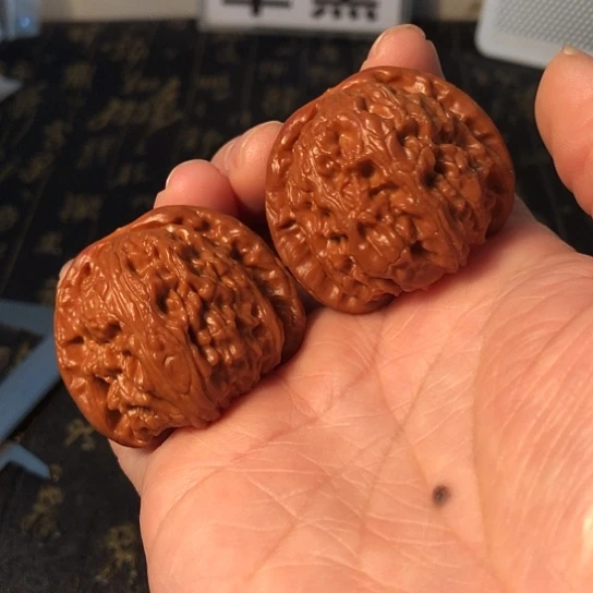 文玩核桃把件闷白40mm