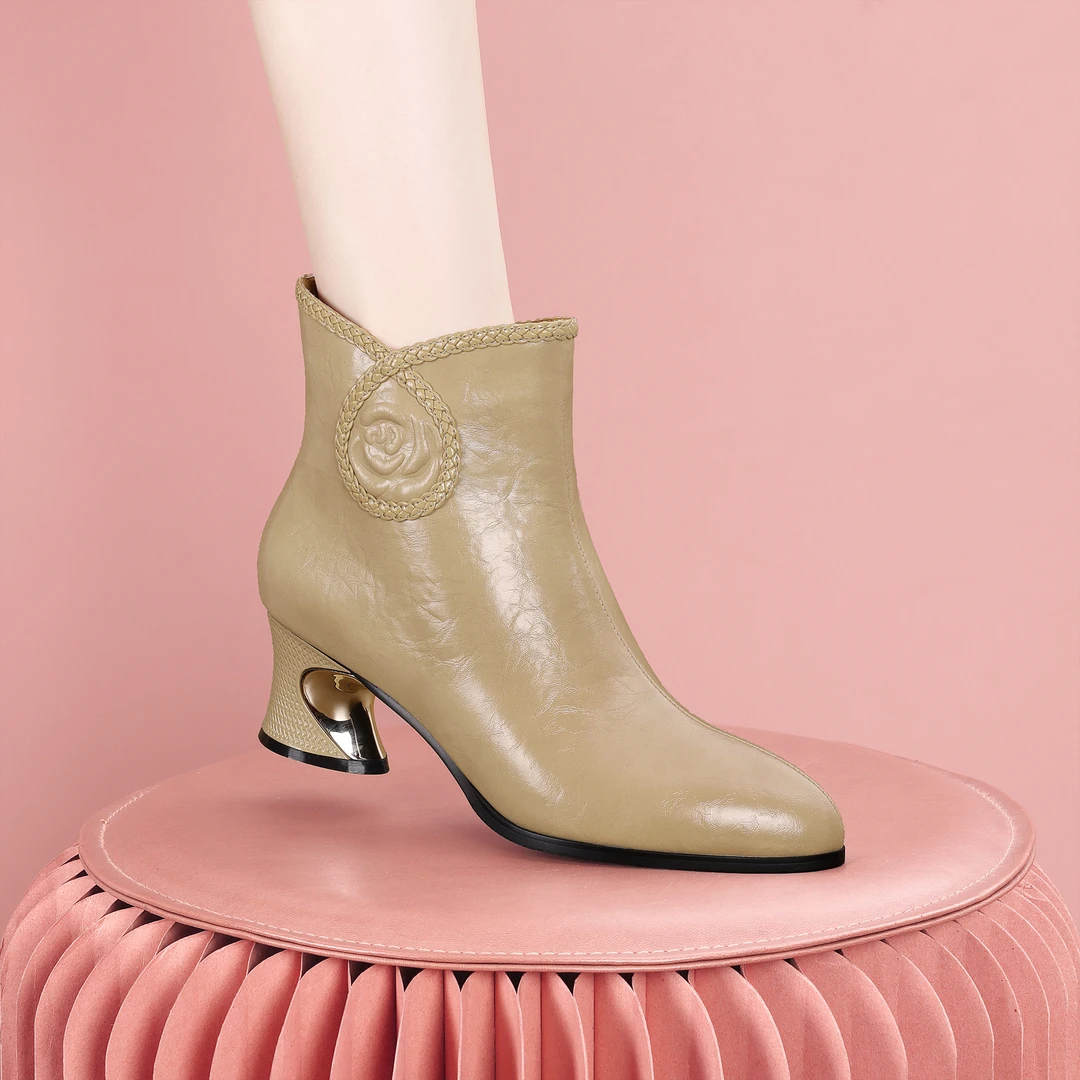 梵芮诗2025冬季欧式潮流个性款低跟尖头女靴-1616