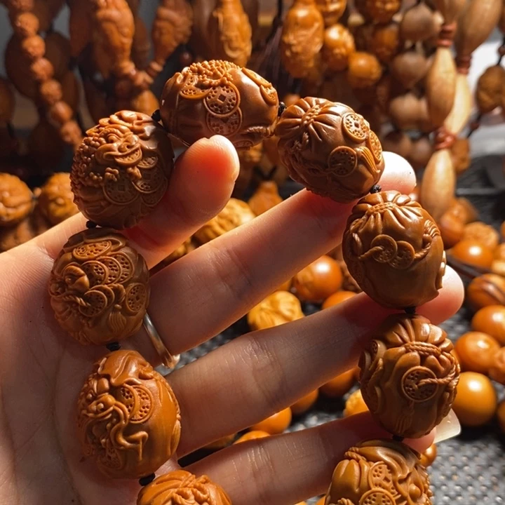 吊坠橄榄核钱袋金蟾