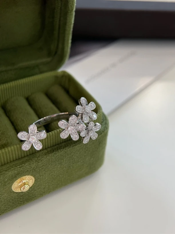 实验室培育钻石【璟菲】18K金培育钻石四花满钻戒指 指间生花