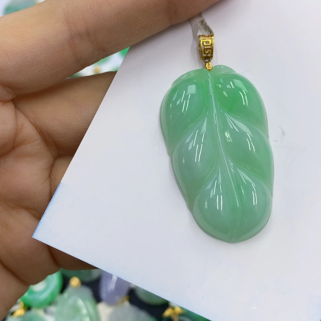 翡翠18K金镶嵌颈饰翡翠