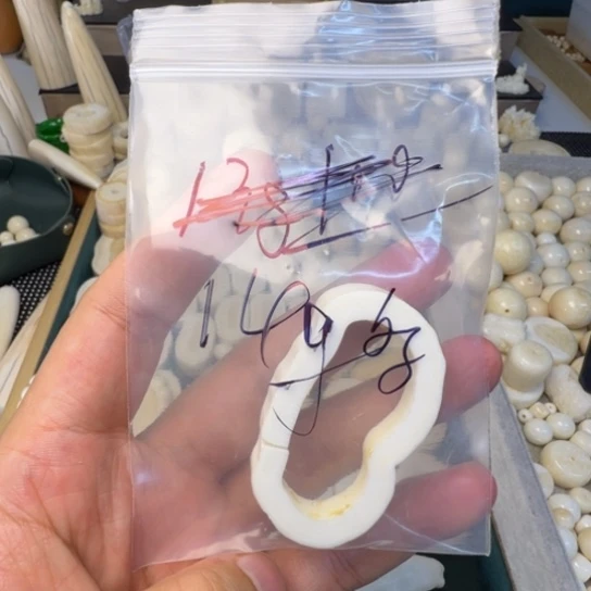 未镶嵌琥珀裸石特价处理