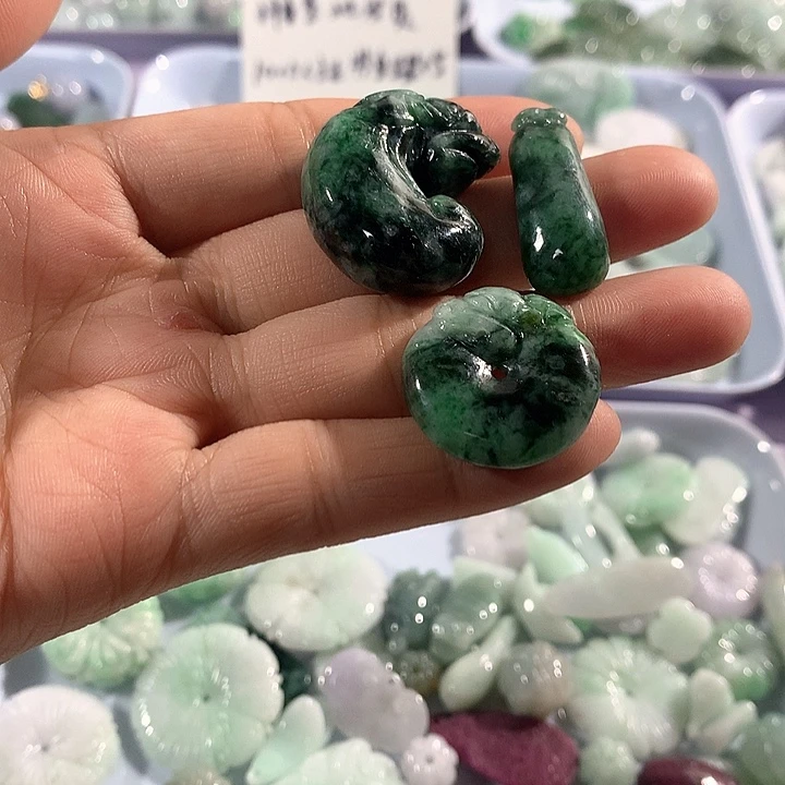 龍***投翡翠未镶嵌吊坠(不含链)吊坠