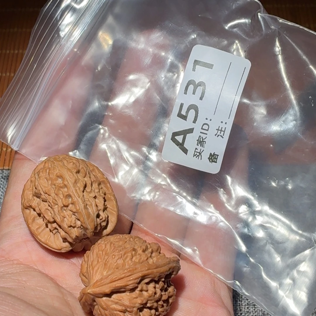文玩核桃吊坠白狮子531