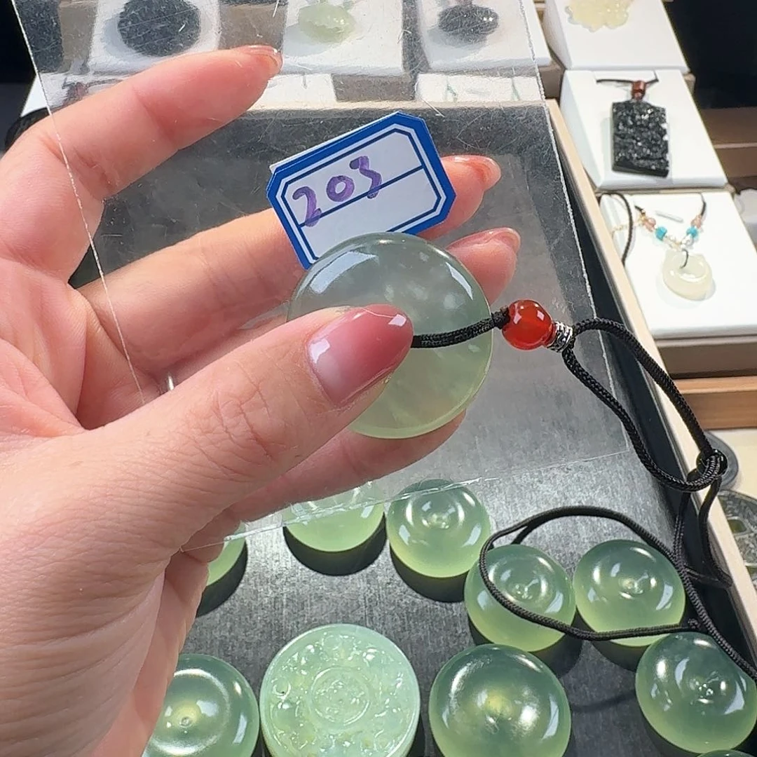 蛇纹石玉颈饰合金精美礼品