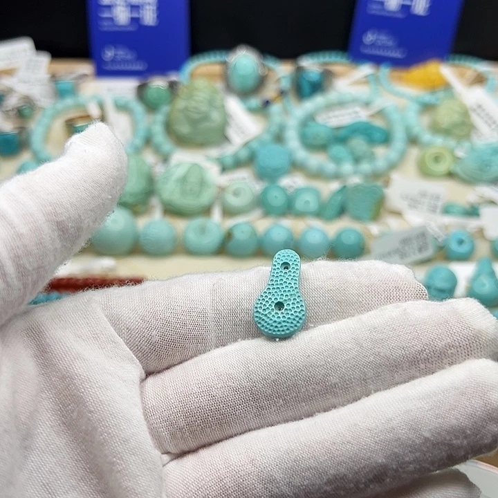 绿松石未镶嵌颈饰