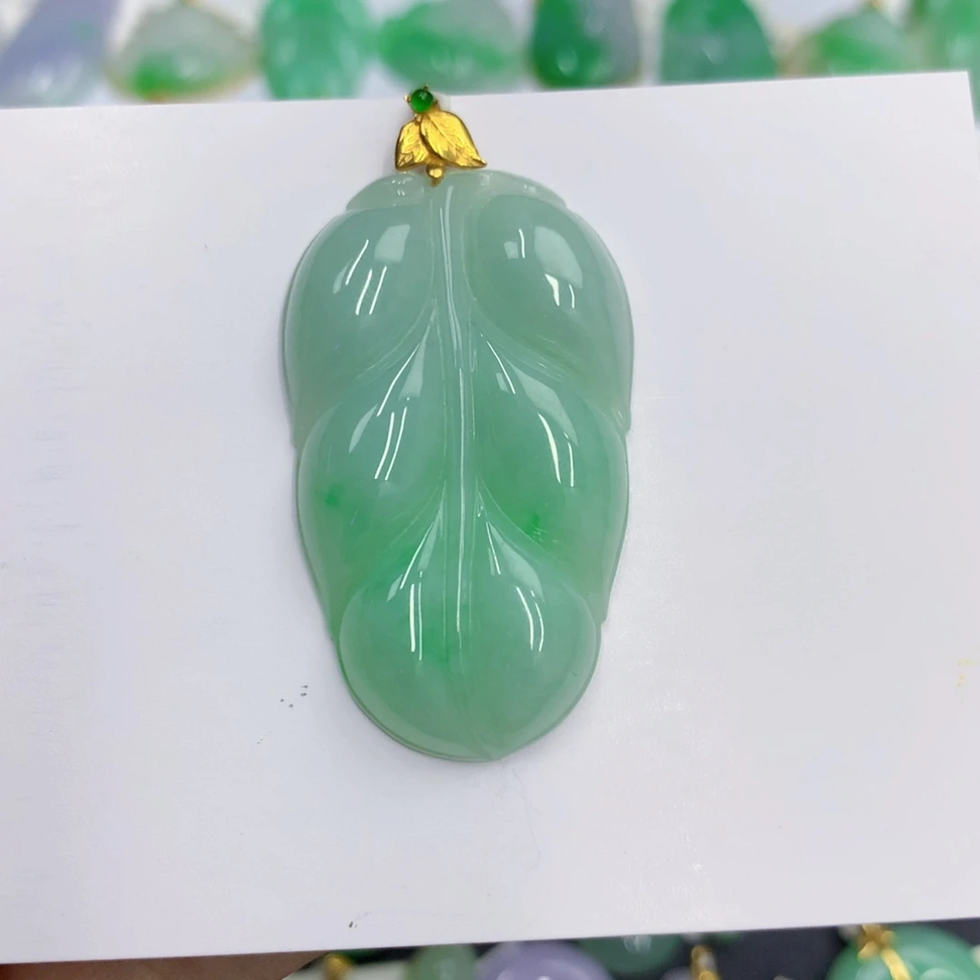 翡翠18K金镶嵌颈饰翡翠