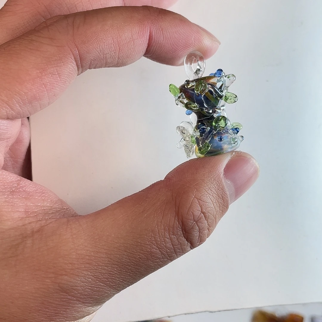 颈饰玻璃沙漏吊坠