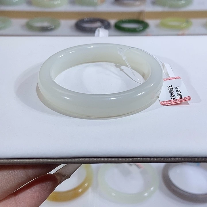 和田玉未镶嵌手镯白玉