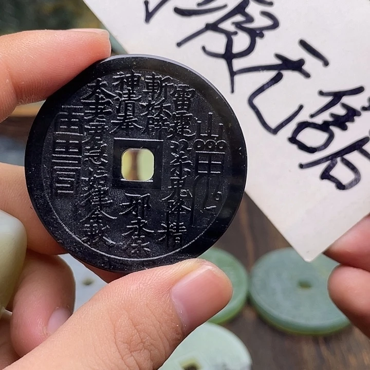 蛇纹石玉挂件未镶嵌