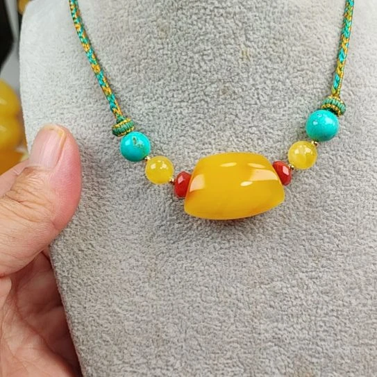 未镶嵌吊坠(赠链)蜜蜡