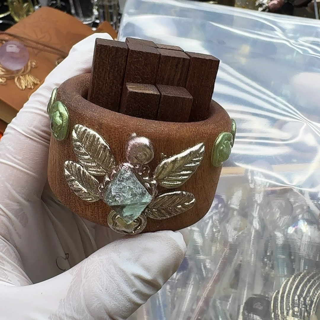 努***刘未镶嵌颈饰紫晶绿