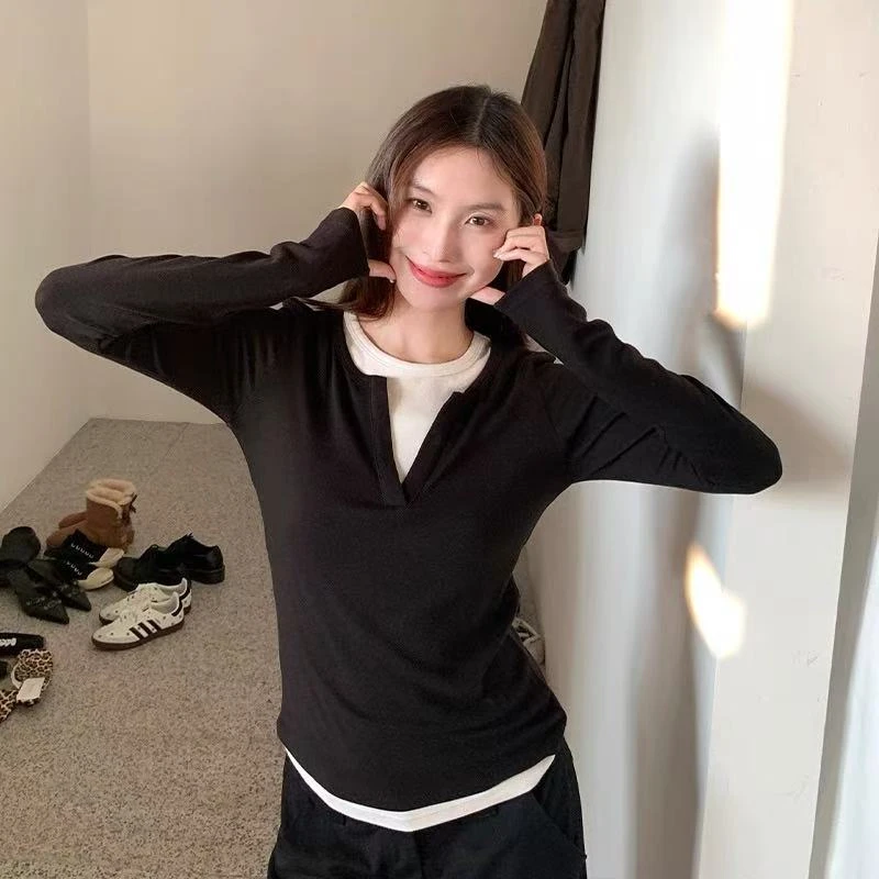 2025新款洋气显瘦拼色拼接长袖T恤纽扣V领假两件9104