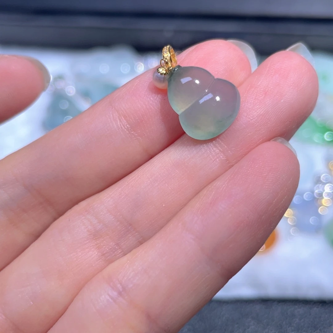 翡翠18K金镶嵌颈饰翡翠