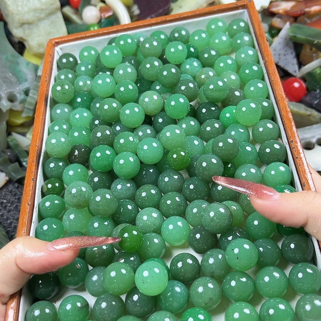 颈饰未镶嵌和田玉（糖玉）