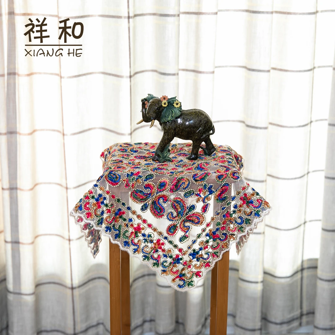 B002-3 金丝绒（60*60CM方）彩色绳绣盖巾