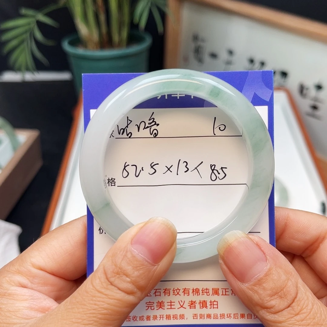 ·***噜石英质玉（金丝玉）手镯未镶嵌