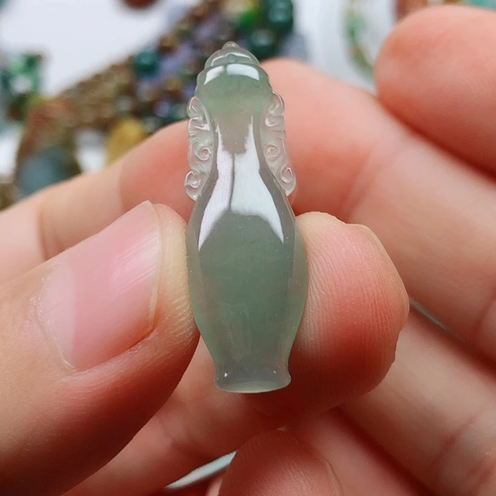 翡翠足银镶嵌颈饰翡翠