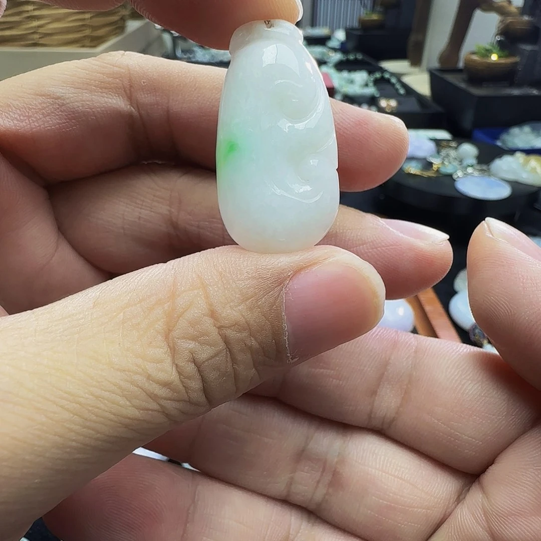 翡翠吊坠(不含链)未镶嵌高**?