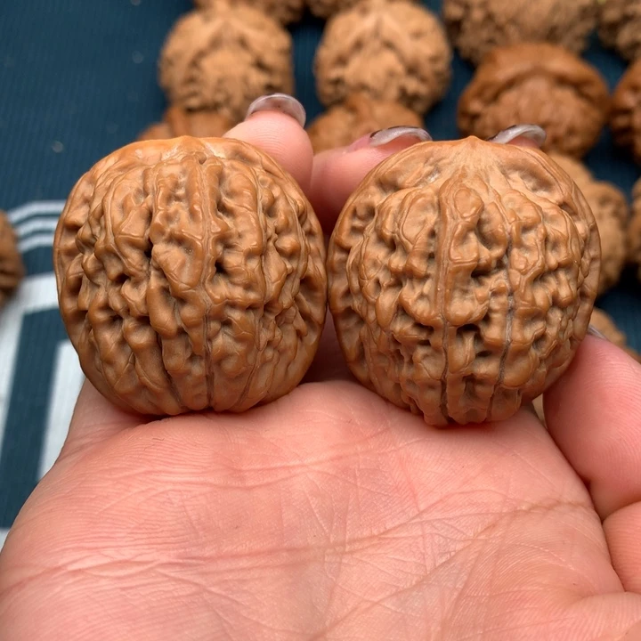 文玩核桃吊坠莲花