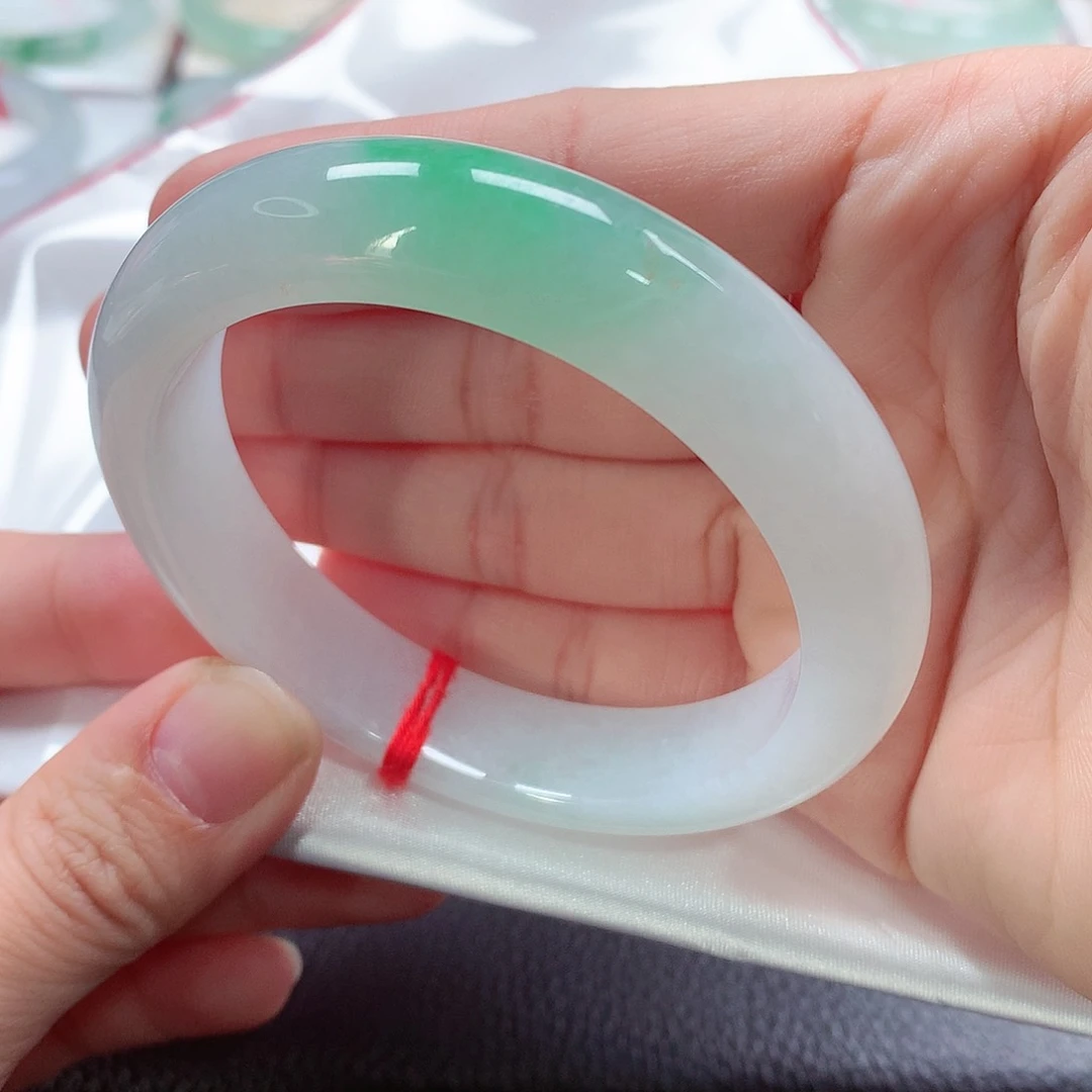 翡翠手镯未镶嵌天然A货翡翠