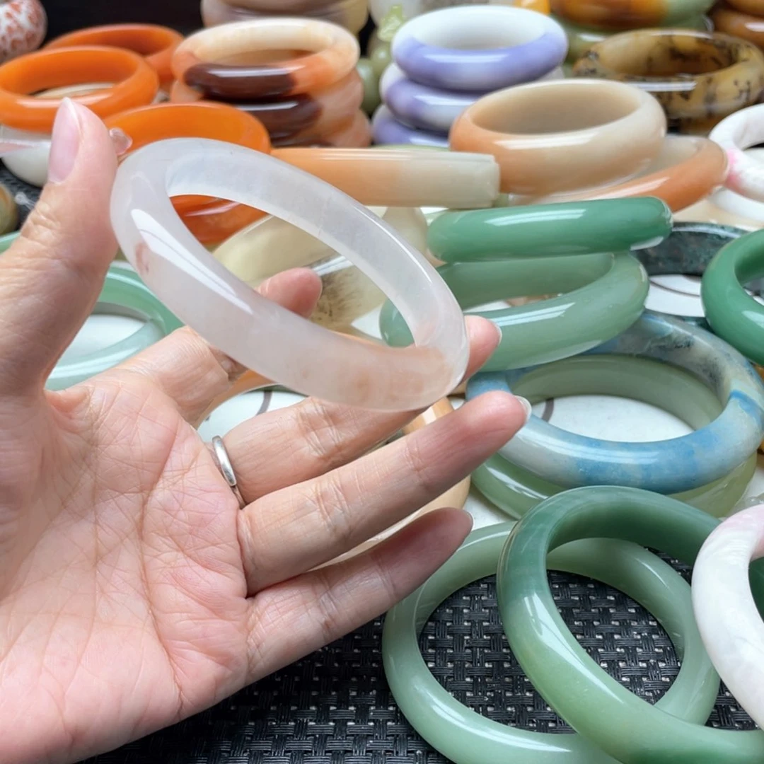 石英岩玉手镯未镶嵌