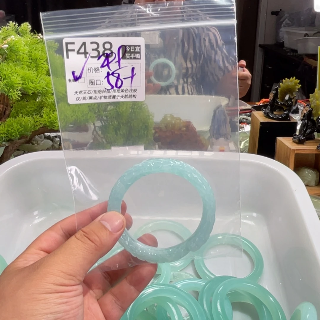 默***赫未镶嵌蛇纹石玉手镯