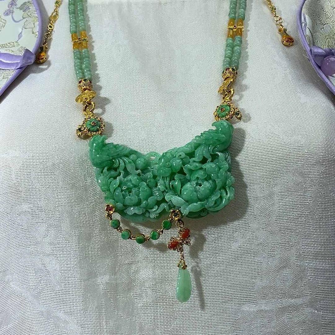 翡翠未镶嵌颈饰吊坠