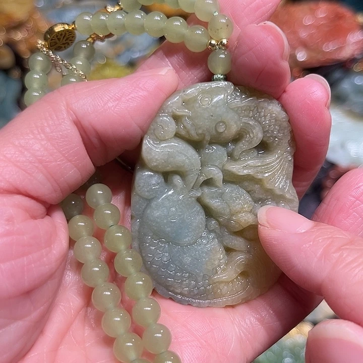 未镶嵌岫玉吊坠(赠链)