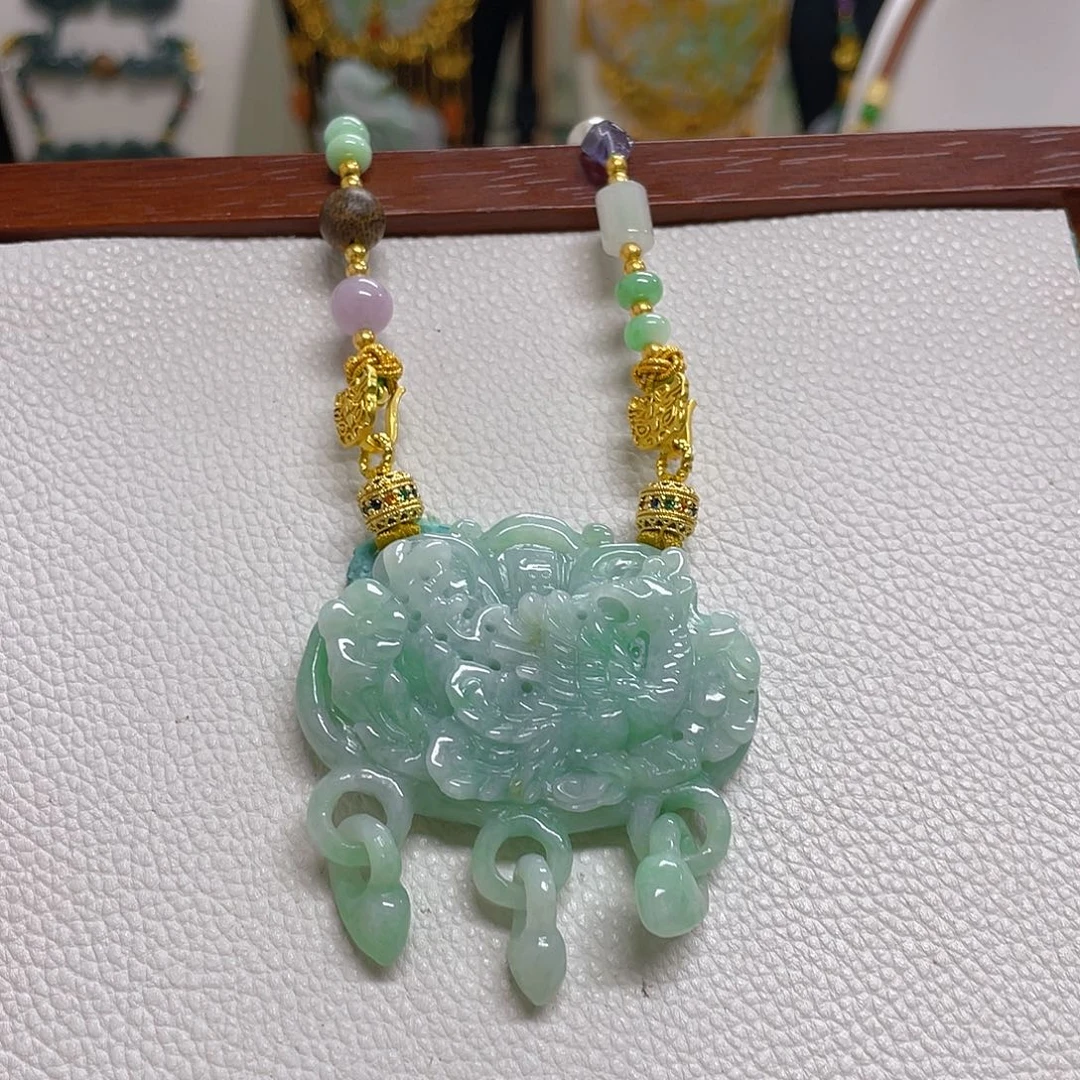 翡翠未镶嵌颈饰翡翠凤凰穿牡