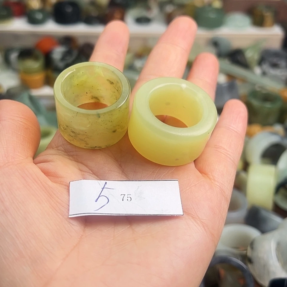 【闪购商品】未镶嵌蛇纹石玉戒指小**志