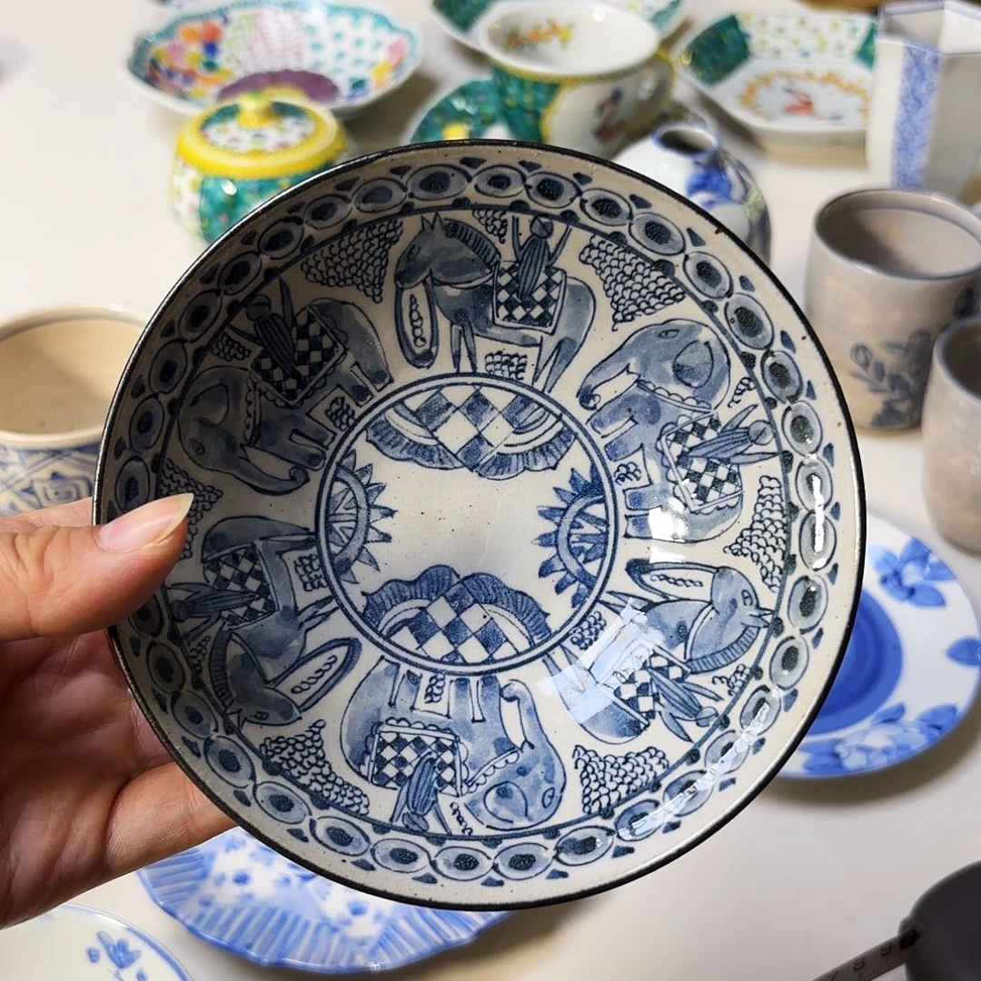 瓷钵子。