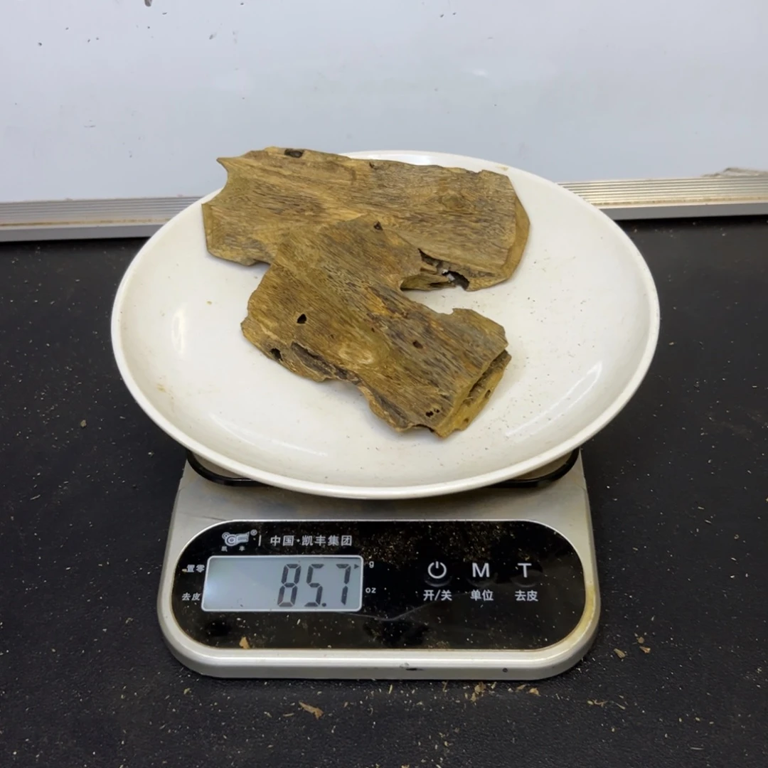 沉香碎屑沉香糖结虫眼