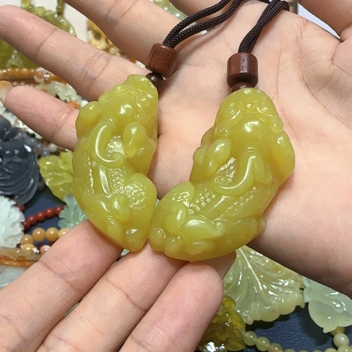 未镶嵌蛇纹石玉吊坠