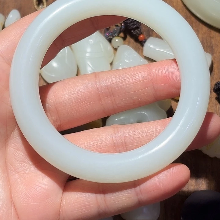 和田玉未镶嵌手镯