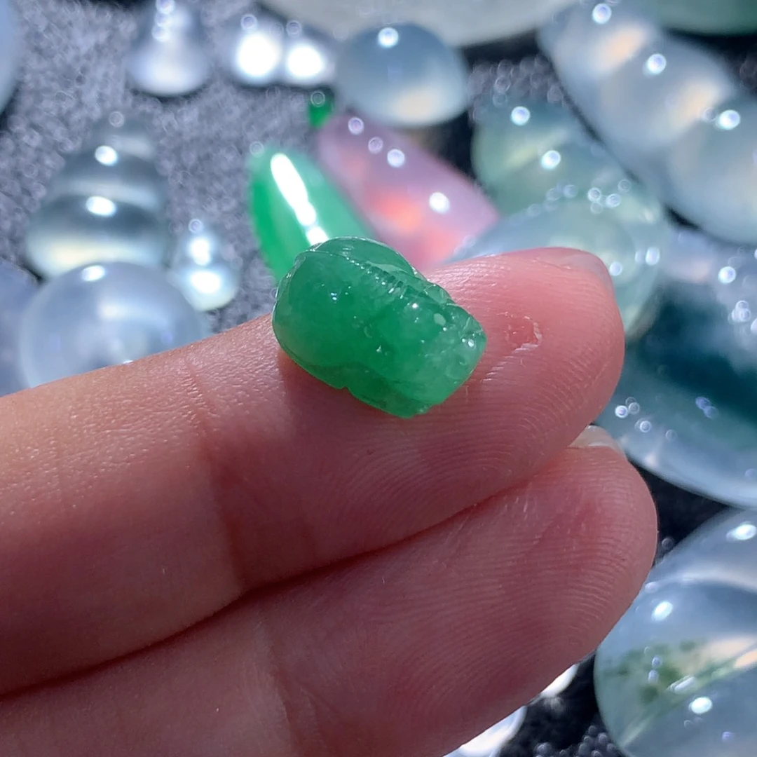 翡翠颈饰未镶嵌缅甸