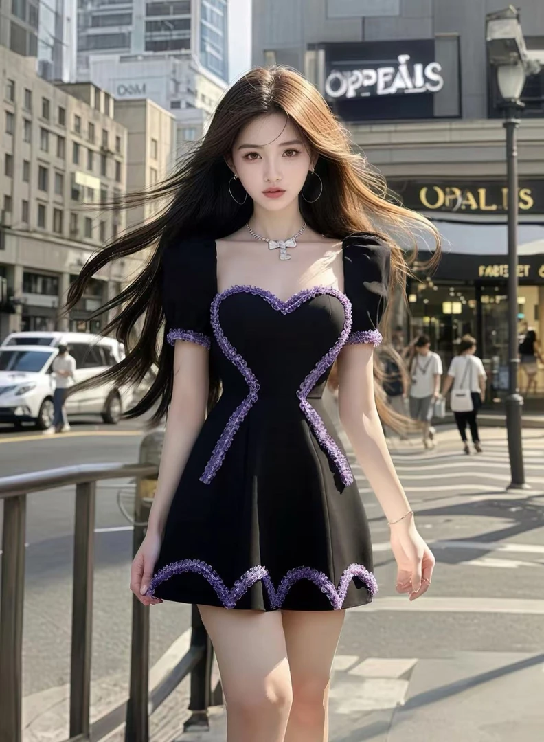 夏季新款温柔知性风黑色桃心领短袖收腰连衣裙女时尚高级显瘦短裙