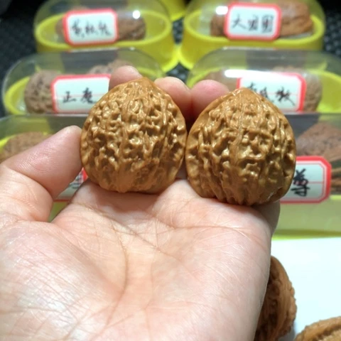 文玩核桃吊坠z**P金牛