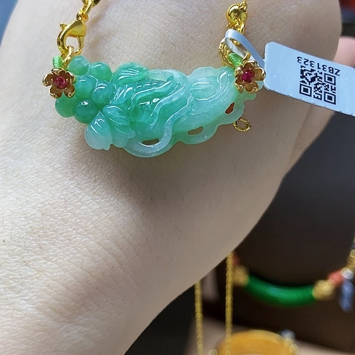 翡翠未镶嵌颈饰吊坠