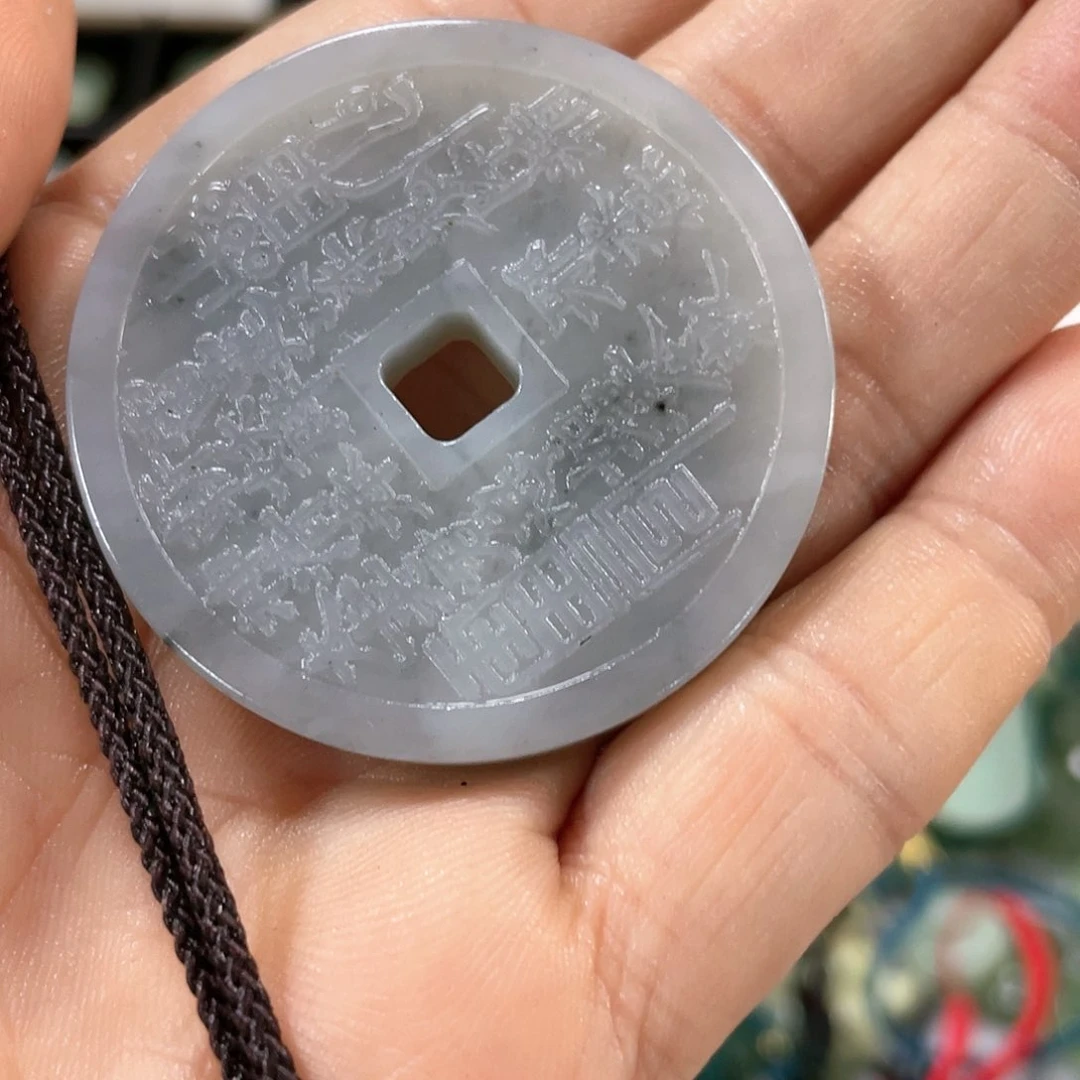 蛇纹石玉颈饰合金