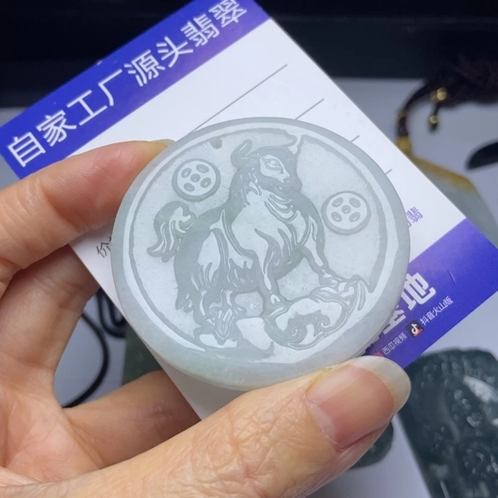 翡翠挂件未镶嵌翡翠