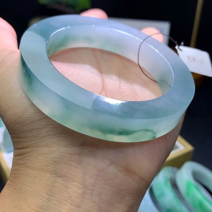 未镶嵌翡翠手镯定制翡翠