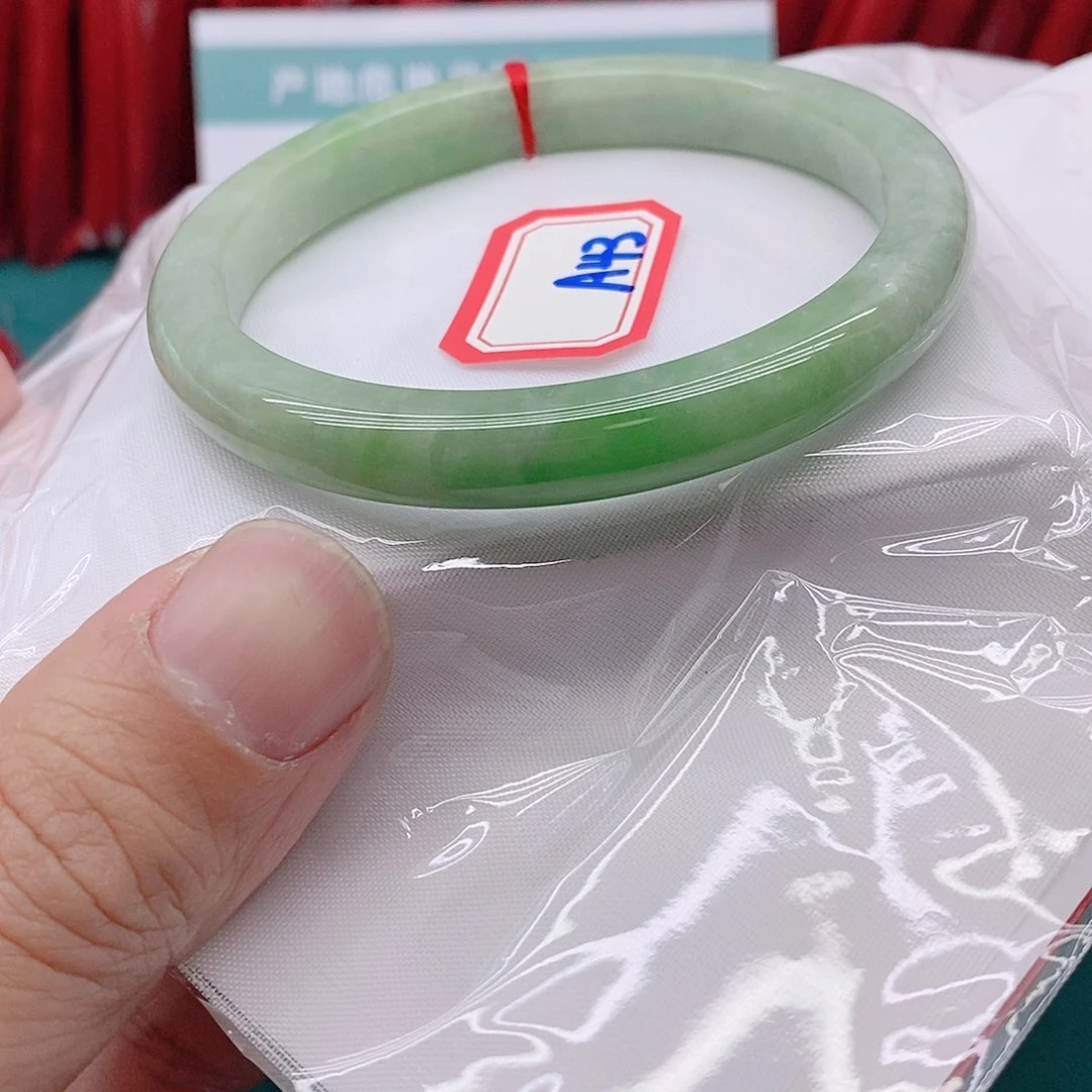 翡翠手镯未镶嵌無*A4333333333