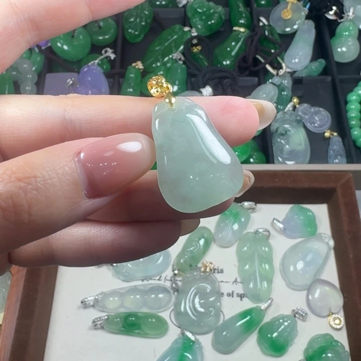 翡翠未镶嵌颈饰11